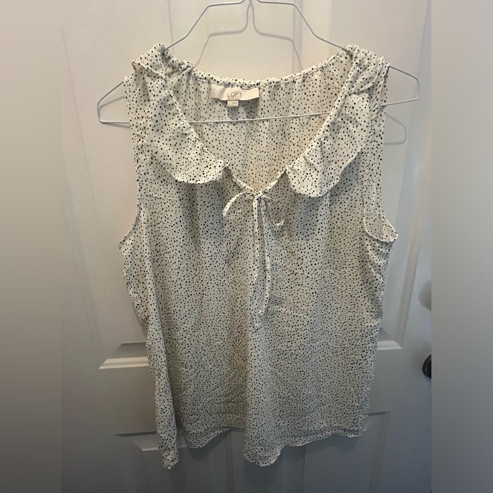 EUC Women’s Loft White with Black Dot Sleeveless Top in Size Large
